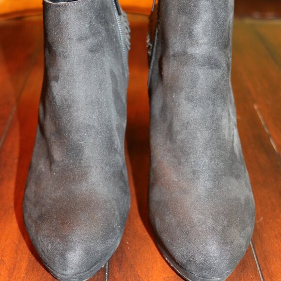 SUMMER SALE - Fergie Black Ruffled Heeled Boots - Woman's Size 10 - Picture 4 of 10